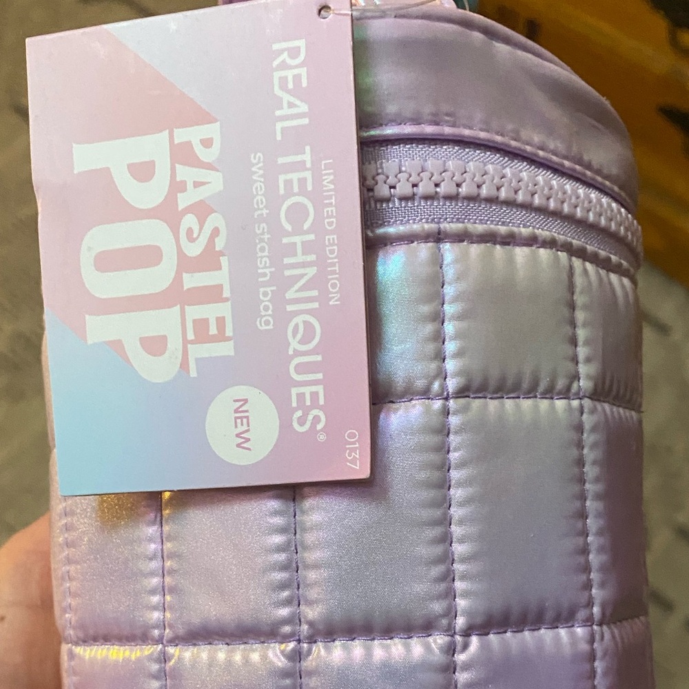 Real Techniques Iridescent Quilted Makeup Bag